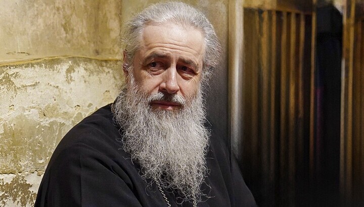Μητροπολίτης Αρσένιος κρατείται παρά την ολοκλήρωση του μέτρου περιορισμού