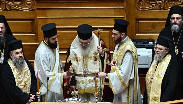 Η ακολουθία του Αγιασμού τελέσθηκε σήμερα το πρωί στην Ολομέλεια της Βουλής των Ελλήνων. Φωτογραφία: romfea.gr