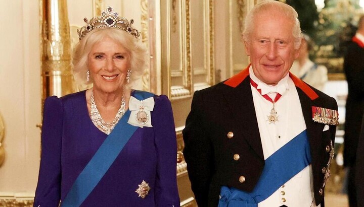 Ιστορική προσευχή Πάπα και Βασιλιά Καρόλου μετά από πέντε αιώνες