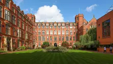 Το Πανεπιστήμιο του Σέφιλντ κατηγορεί τη Βίβλο για βία και σεξουαλική κακοποίηση!