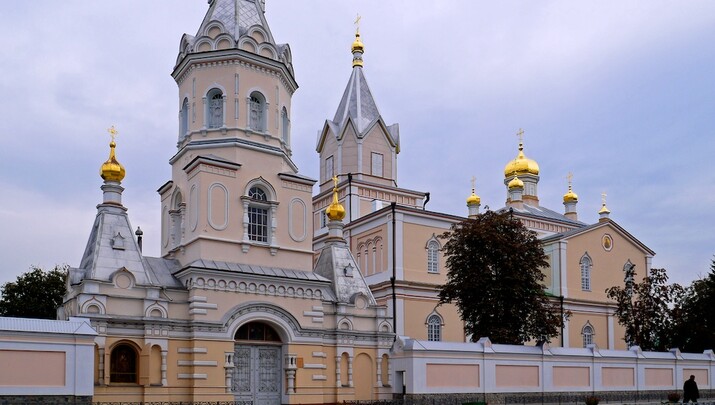 Η Ιερά Μονή Αγίας Τριάδας της Ουκρανικής Ορθόδοξης Εκκλησίας στο Κόρετς, στην περιφέρεια Ρίβνε. Φωτογραφία: Romfea.gr