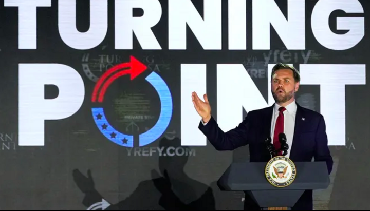 Ο Αντιπρόεδρος J.D. Vance μιλάει κατά τη διάρκεια της ξενάγησης στην πανεπιστημιούπολη με θέμα «This Is the Turning Point» στο Πανεπιστήμιο του Μισισιπή στην Οξφόρδη του Μισισιπή, Τετάρτη 29 Οκτωβρίου 2025. Φωτογραφία: AP Photo/Gerald Herbert.