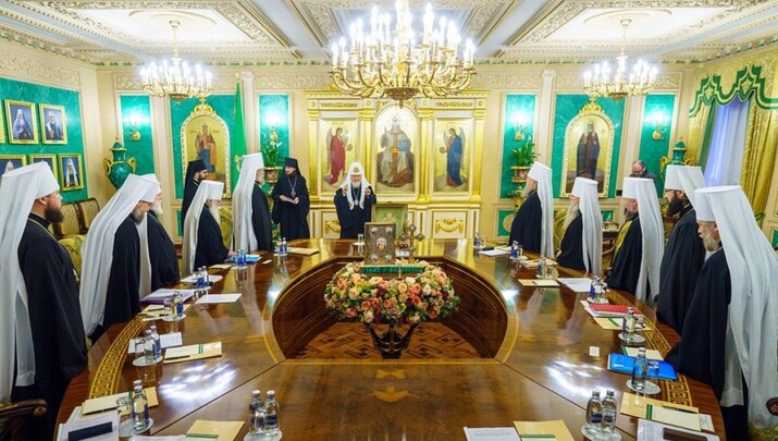 Στυγμιότυπο από τη συνεδρίαση της Ιεράς Συνόδου της Ρωσικής Ορθόδοξης Εκκλησίας. Φωτογραφία: orthodoxianewsagency.gr