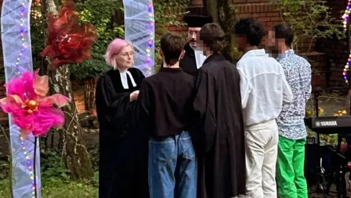 Φωτογραφία από Instagram: η τελετή του «γάμου»