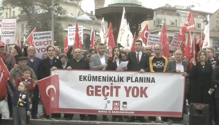 Διαδηλώσεις στην Τουρκία λόγω της επίσκεψης του Πάπα στη Νίκαια