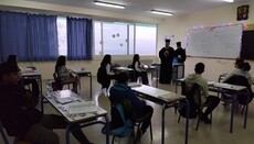 Η φωνή της Εκκλησίας στα σχολεία: Η Καινή Διαθήκη στα χέρια των μαθητών (ΦΩΤΟ)