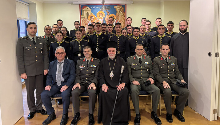 Αντιπροσωπεία της Σχολής Ευελπίδων στον Βελγίου Αθηναγόρα  - Φωτογραφία: Romfea.gr