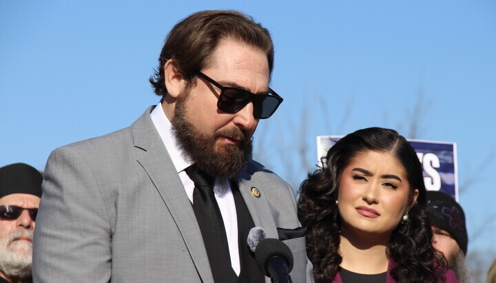 Αμερικανός βουλευτής καλεί να σταματήσει η δίωξη των χριστιανών και της UOC