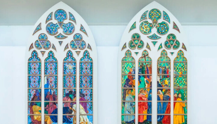 320.000 Παριζιάνοι διαμαρτυρήθηκαν κατά των νέων βιτρό με μαύρους στο Νοτρ-Νταμ