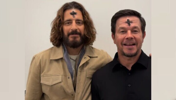 Χόλιγουντ: Γουόλμπεργκ και Ρούμι καλούν σε προσευχή για τη Μεγάλη Σαρακοστή