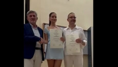Ιερέας και κόρη παρέλαβαν μαζί πτυχία στην Κρήτη