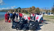 Μαθητές στο Παλαιό Φάληρο καθάρισαν την παραλία Εδέμ στην Αττική
