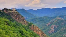 Η ποντιακή ψυχή ζωντάνεψε στον ιερό βράχο της Πρασινάδας