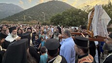 Πλήθος κόσμου συμμετείχε στη λιτανευτική κάθοδο της Παναγίας Χαρακιανής