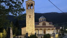 Λιγοστεύουν οι κληρικοί και η Εκκλησία στρέφει το βλέμμα στους νέους