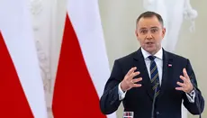 Υπερασπίζεται την παρουσία του Σταυρού στα δημόσια κτήρια ο Κάρολ Ναβρότσκι
