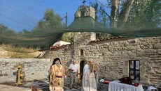 Ο Μητροπολίτης Μάνης λειτούργησε σε καμμένο εξωκκλήσιο στα Αλεξιάνικα