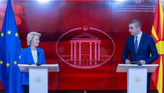 Φον ντερ Λάιεν στα Σκόπια: Μίλησε για ''μακεδονική'' γλώσσα και πολιτισμό
