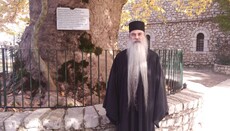 Αναλαμβάνει Αρχιερατικός Επίτροπος  Ηγούμενος της Αγίας Λαύρας
