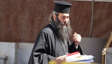 Ο Μητροπολίτης Τυχικός ζητά από την Ιερά Σύνοδο άδεια να ιερουργεί