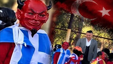 Παιδί με ελληνική σημαία και μάσκα διαβόλου σε σχολείο στην Τουρκία