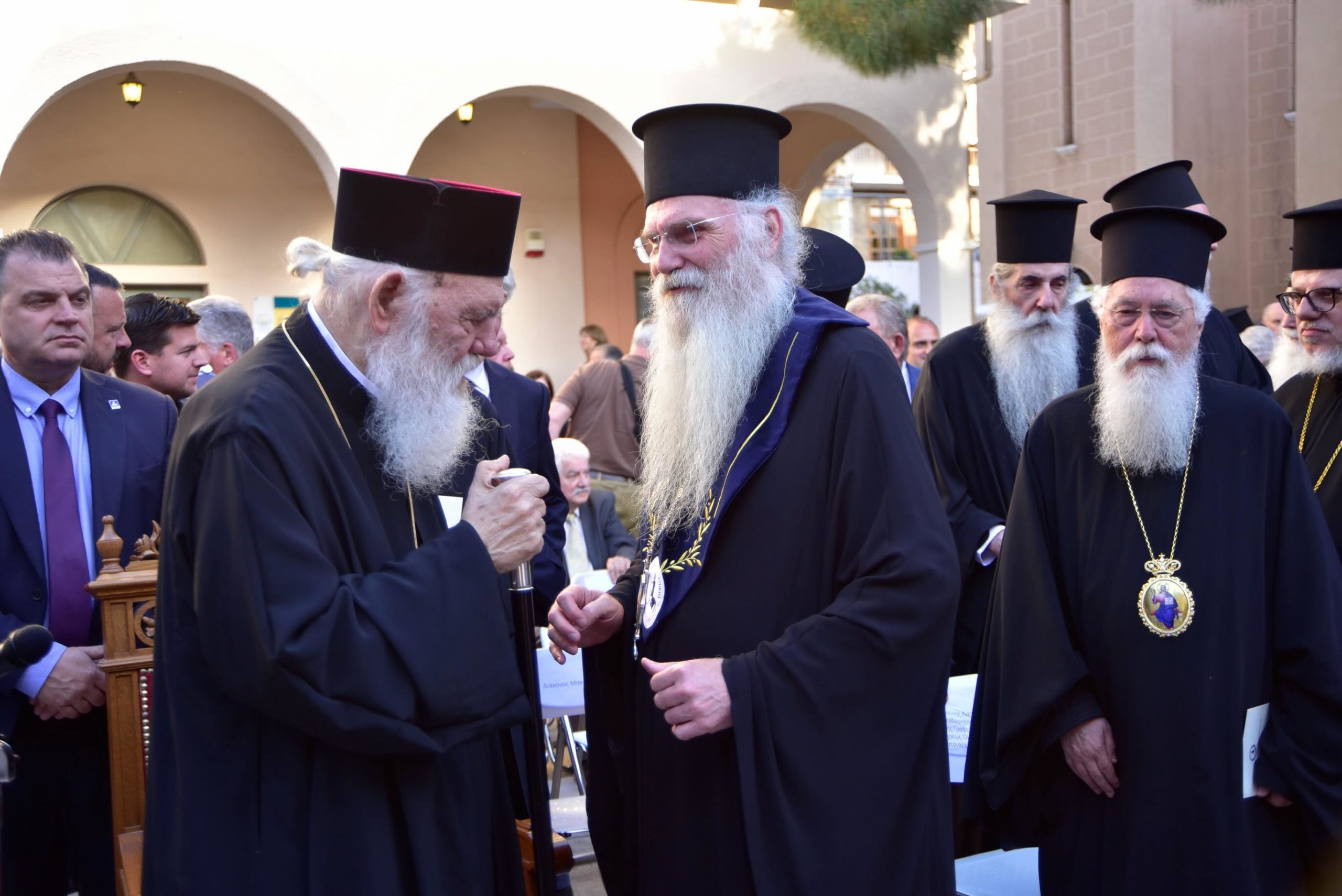 Επίτιμος Διδάκτορας του ΠΑΔΑ ο Μητροπολίτης Μεσογαίας Νικόλαος - μια φωτογραφία 10