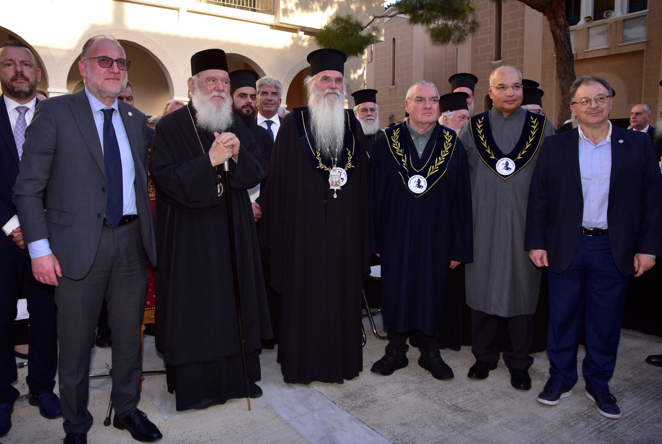 Επίτιμος Διδάκτορας του ΠΑΔΑ ο Μητροπολίτης Μεσογαίας Νικόλαος - μια φωτογραφία 12