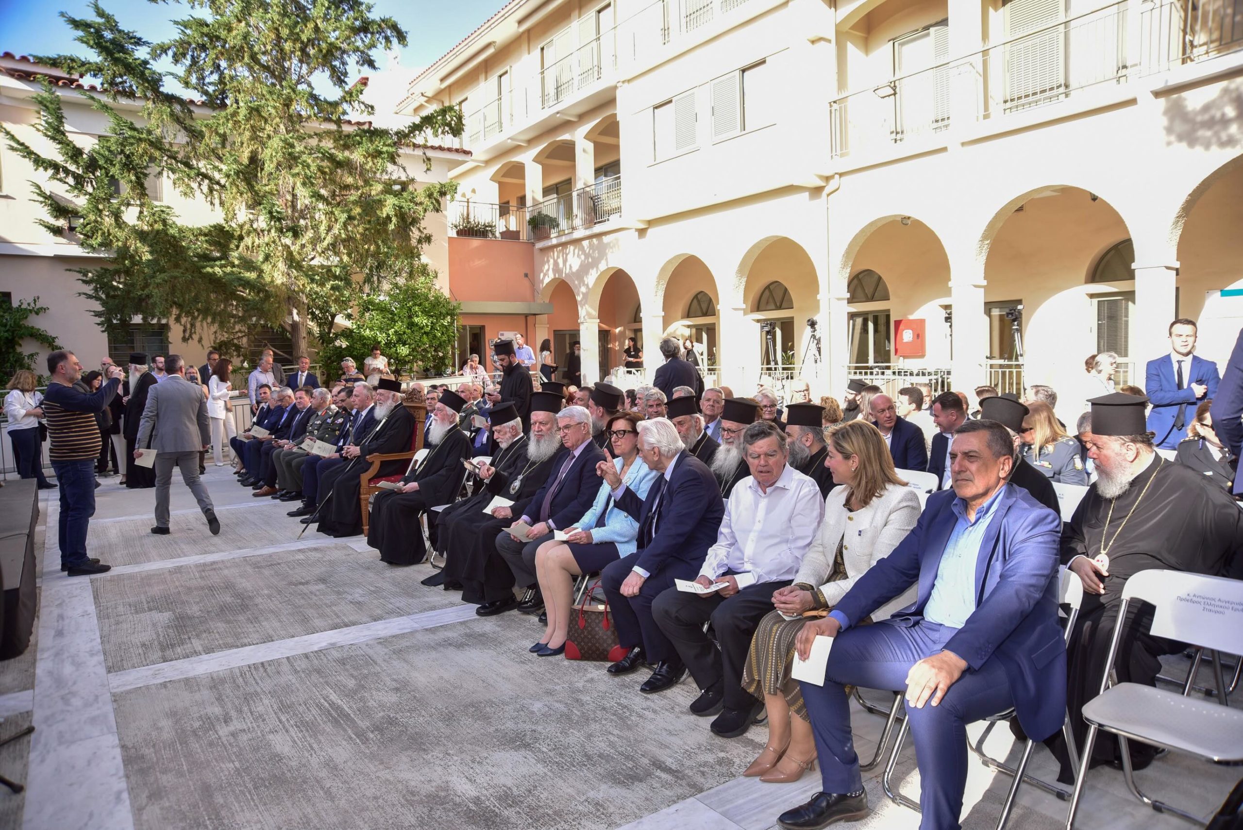 Επίτιμος Διδάκτορας του ΠΑΔΑ ο Μητροπολίτης Μεσογαίας Νικόλαος - μια φωτογραφία 13
