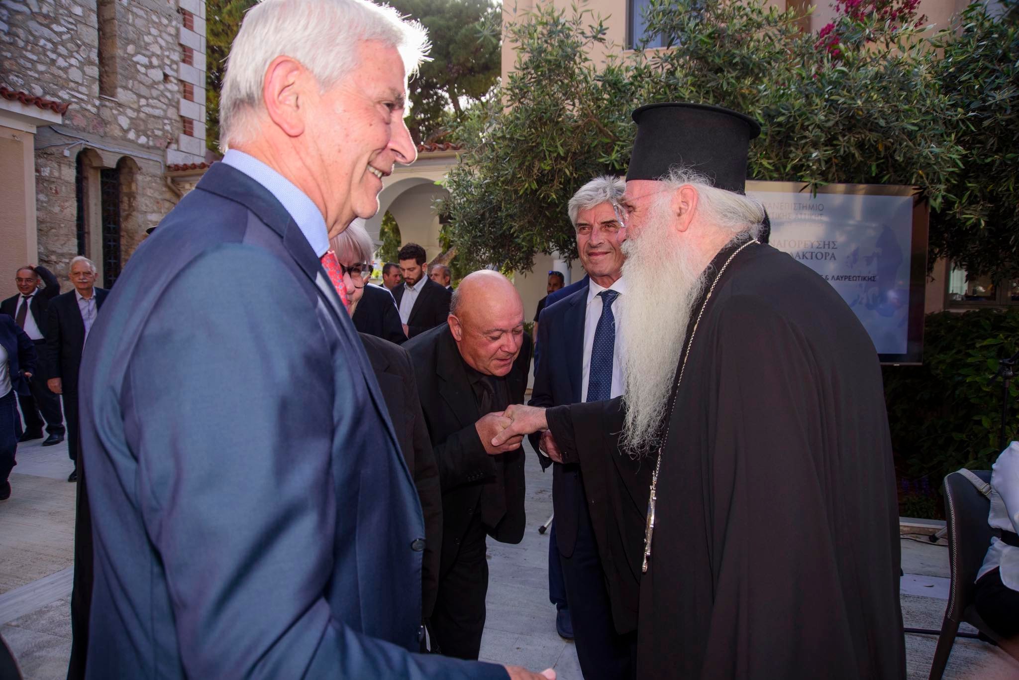 Επίτιμος Διδάκτορας του ΠΑΔΑ ο Μητροπολίτης Μεσογαίας Νικόλαος - μια φωτογραφία 19