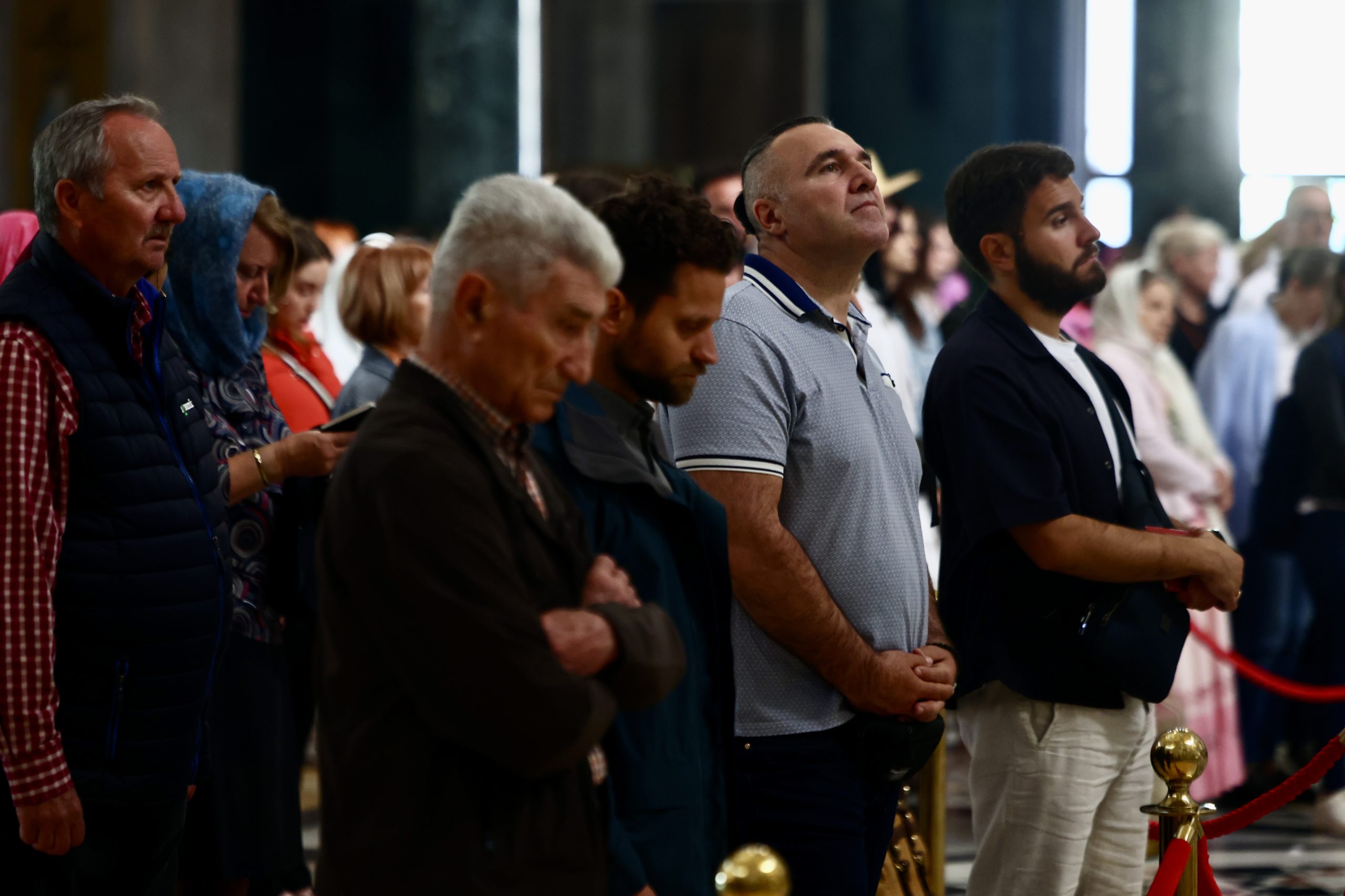 Ουρές επτά ωρών στον Άγιο Σάββα Βελιγραδίου για την Τιμία Ζώνη - μια φωτογραφία 1