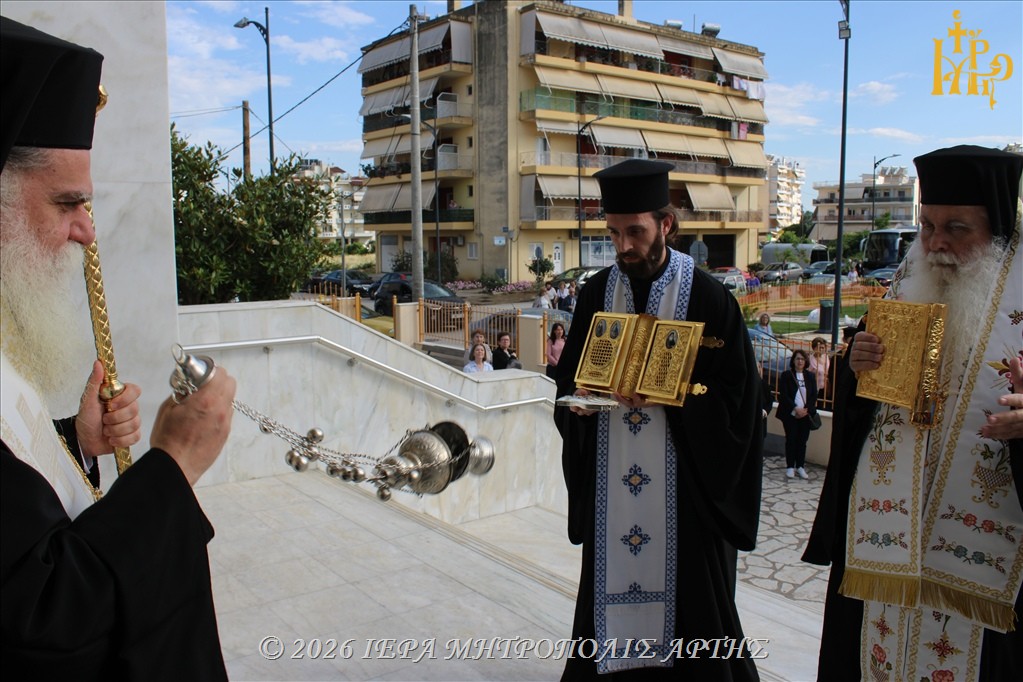 Υποδοχή ιερών λειψάνων στον ναό Αγίου Μαξίμου του Γραικού στην Άρτα - μια φωτογραφία 5