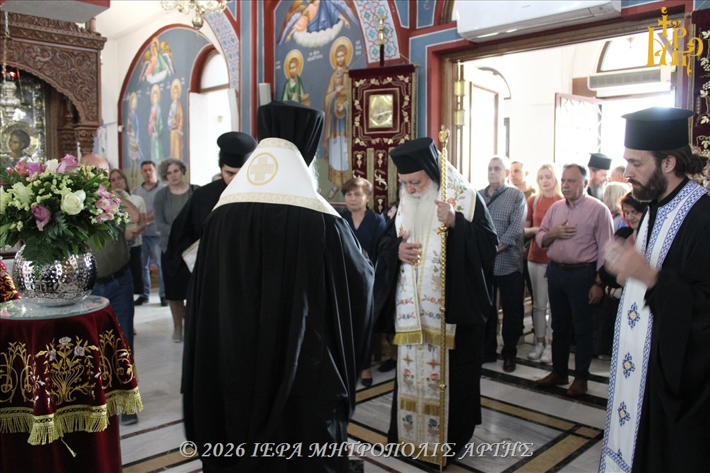 Υποδοχή ιερών λειψάνων στον ναό Αγίου Μαξίμου του Γραικού στην Άρτα - μια φωτογραφία 7