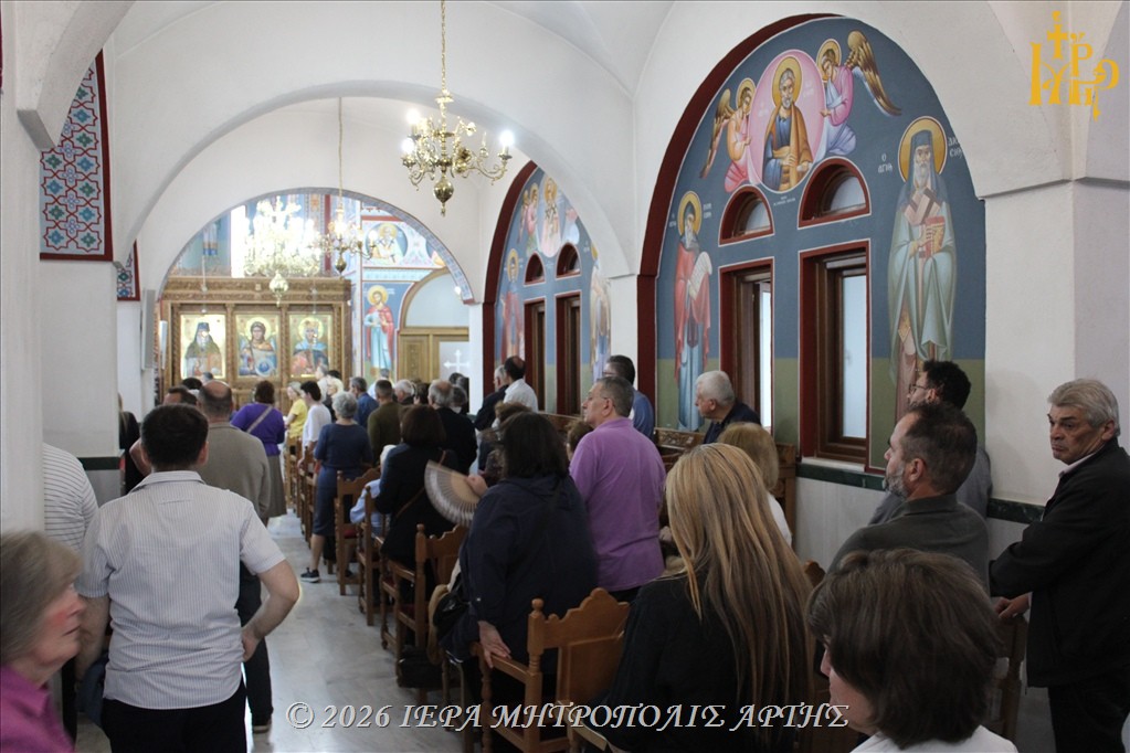 Υποδοχή ιερών λειψάνων στον ναό Αγίου Μαξίμου του Γραικού στην Άρτα - μια φωτογραφία 12