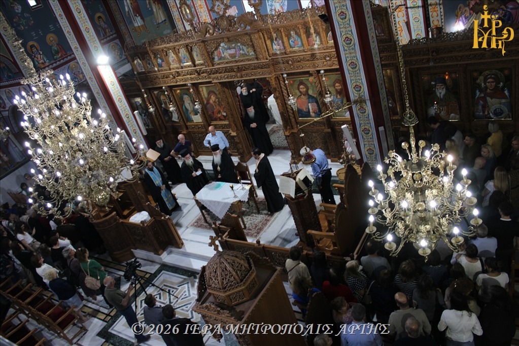 Υποδοχή ιερών λειψάνων στον ναό Αγίου Μαξίμου του Γραικού στην Άρτα - μια φωτογραφία 17