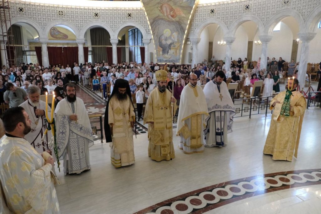 Αρχιεπίσκοπος Αλβανίας Ιωάννης: Θεία Λειτουργία της Πεντηκοστής στα Τίρανα - μια φωτογραφία 1