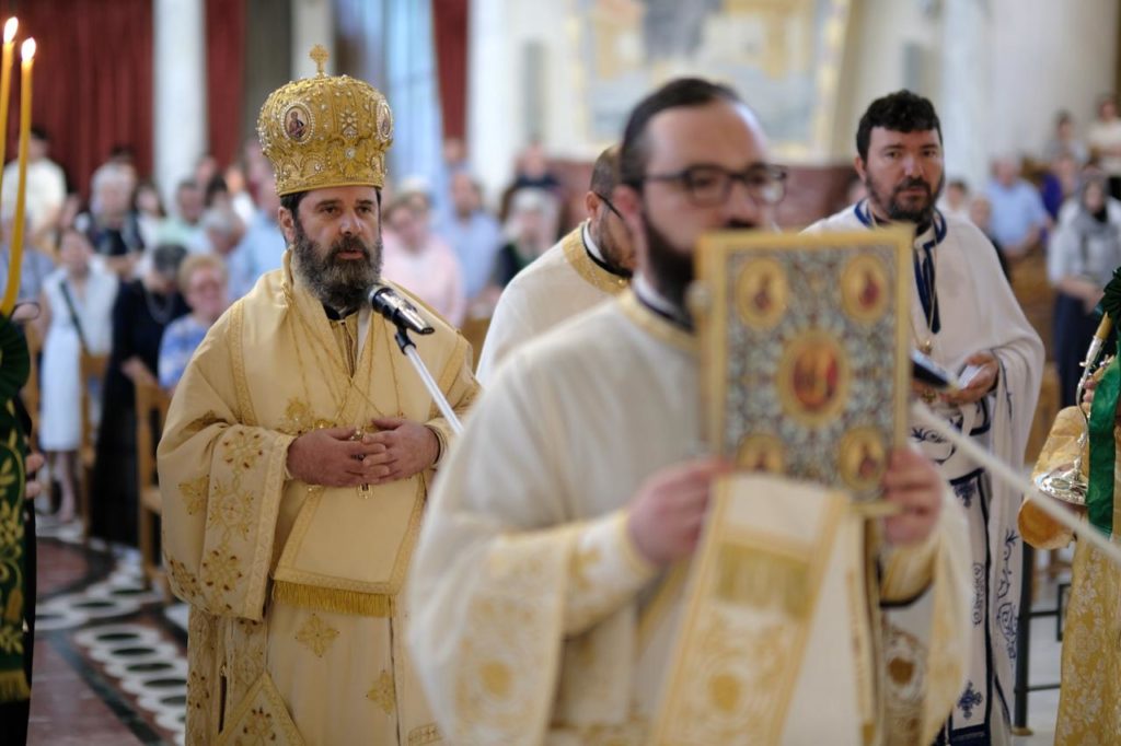 Αρχιεπίσκοπος Αλβανίας Ιωάννης: Θεία Λειτουργία της Πεντηκοστής στα Τίρανα - μια φωτογραφία 19