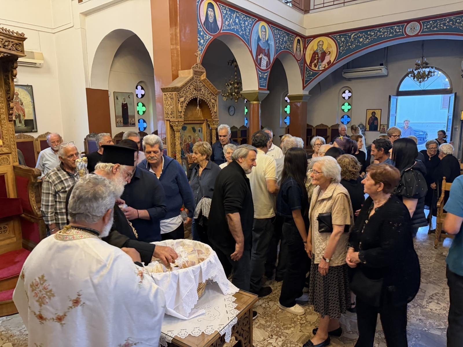 Πανηγυρικός Εσπερινός της Αγίας Τριάδος στους Αποστόλους Πεδιάδος - μια φωτογραφία 3
