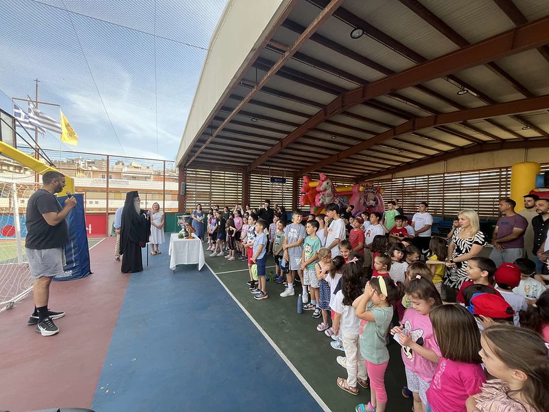 Αγιασμός για την έναρξη του Summer Camp των Εκπαιδευτηρίων της Ι.Μ. Πειραιώς - μια φωτογραφία 1
