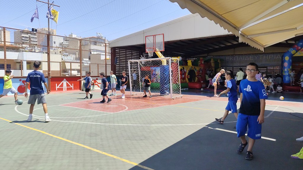 Αγιασμός για την έναρξη του Summer Camp των Εκπαιδευτηρίων της Ι.Μ. Πειραιώς - μια φωτογραφία 4