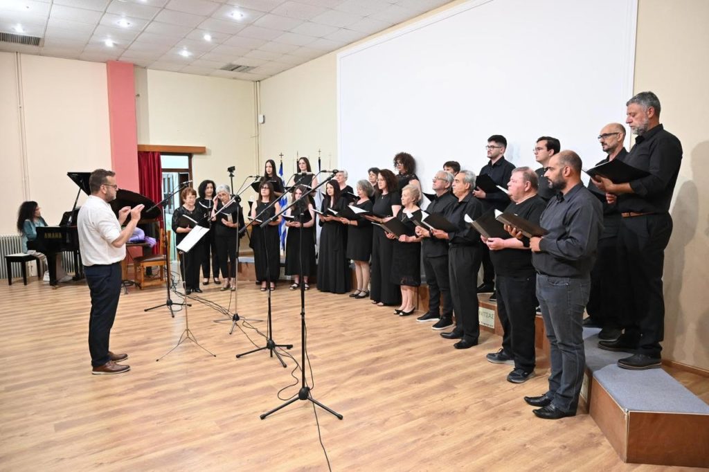 Τιμιτική εκδήλωση στην Κόνιτσα παρουσία του Μητροπολίτη - μια φωτογραφία 3