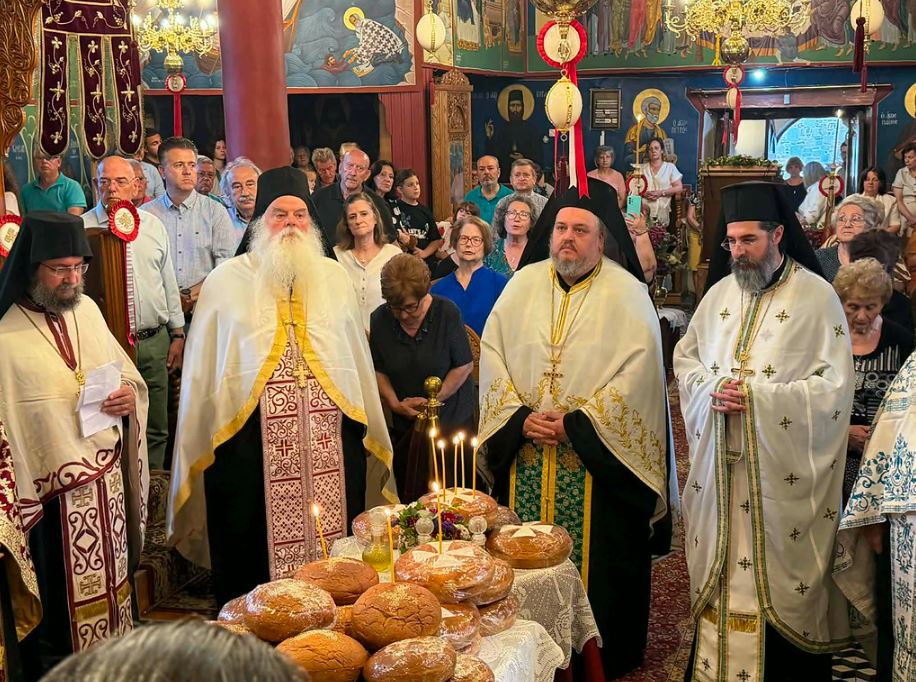 Χειροτονία Διακόνου και λιτανεία στον Άγιο Ιωάννη τον Πρόδρομο Χαλκιδικής - μια φωτογραφία 3