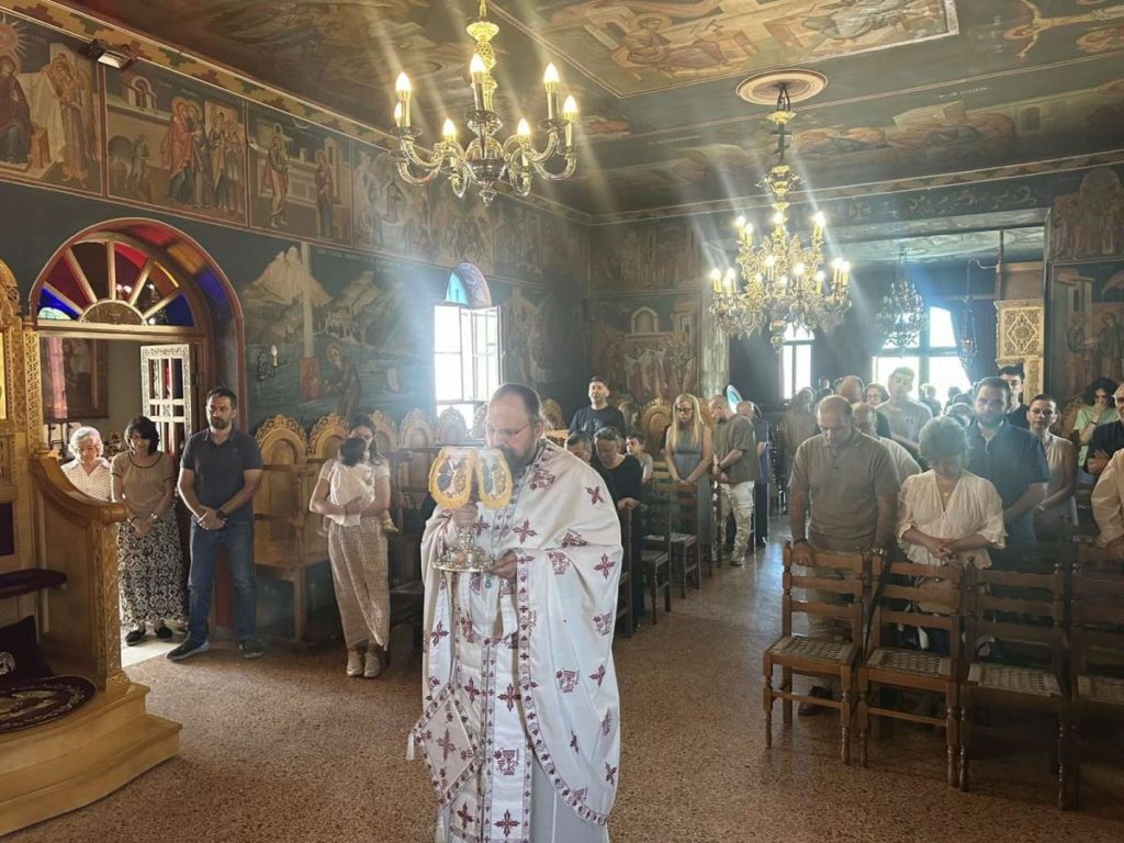 Θεία Λειτουργία του Μητροπολίτη Δανιήλ στην Καισαριανή - μια φωτογραφία 2