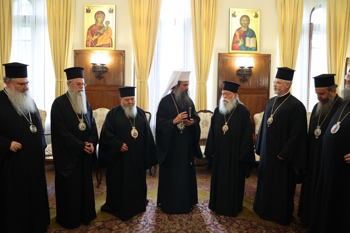Παράσημο στον Μητροπολίτη Λόβετς Γαβριήλ από το Πατριαρχείο Βουλγαρίας - μια φωτογραφία 1
