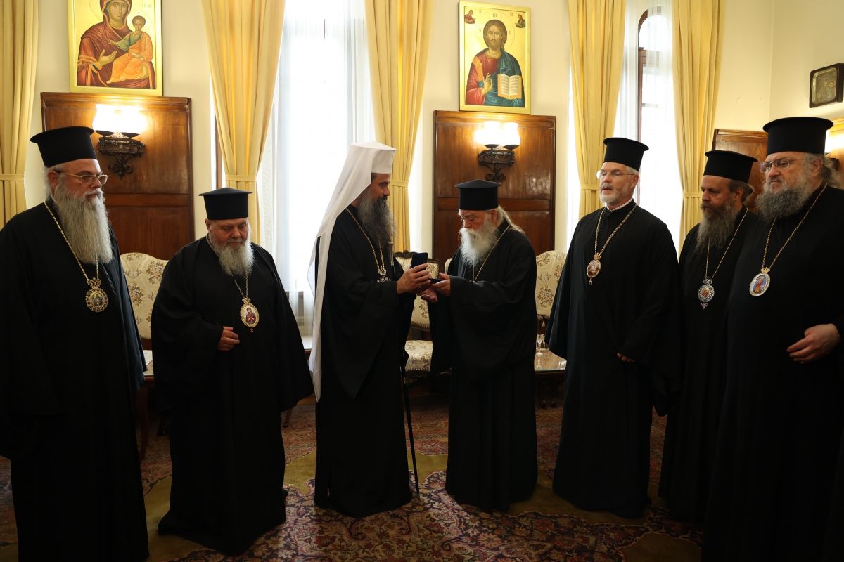 Παράσημο στον Μητροπολίτη Λόβετς Γαβριήλ από το Πατριαρχείο Βουλγαρίας - μια φωτογραφία 2