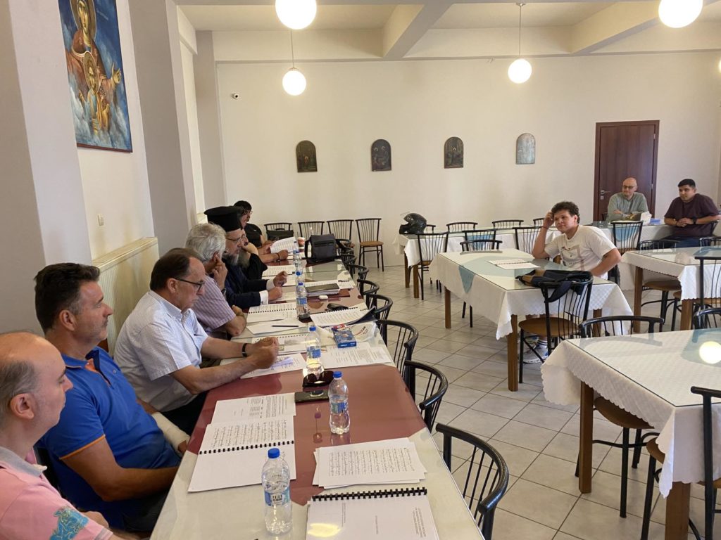 Απολυτήριες εξετάσεις στη Σχολή Βυζαντινής Μουσικής της Μητρόπολης Μαρωνείας - μια φωτογραφία 3