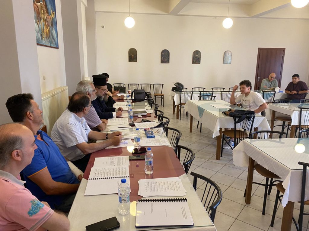 Απολυτήριες εξετάσεις στη Σχολή Βυζαντινής Μουσικής της Μητρόπολης Μαρωνείας - μια φωτογραφία 4