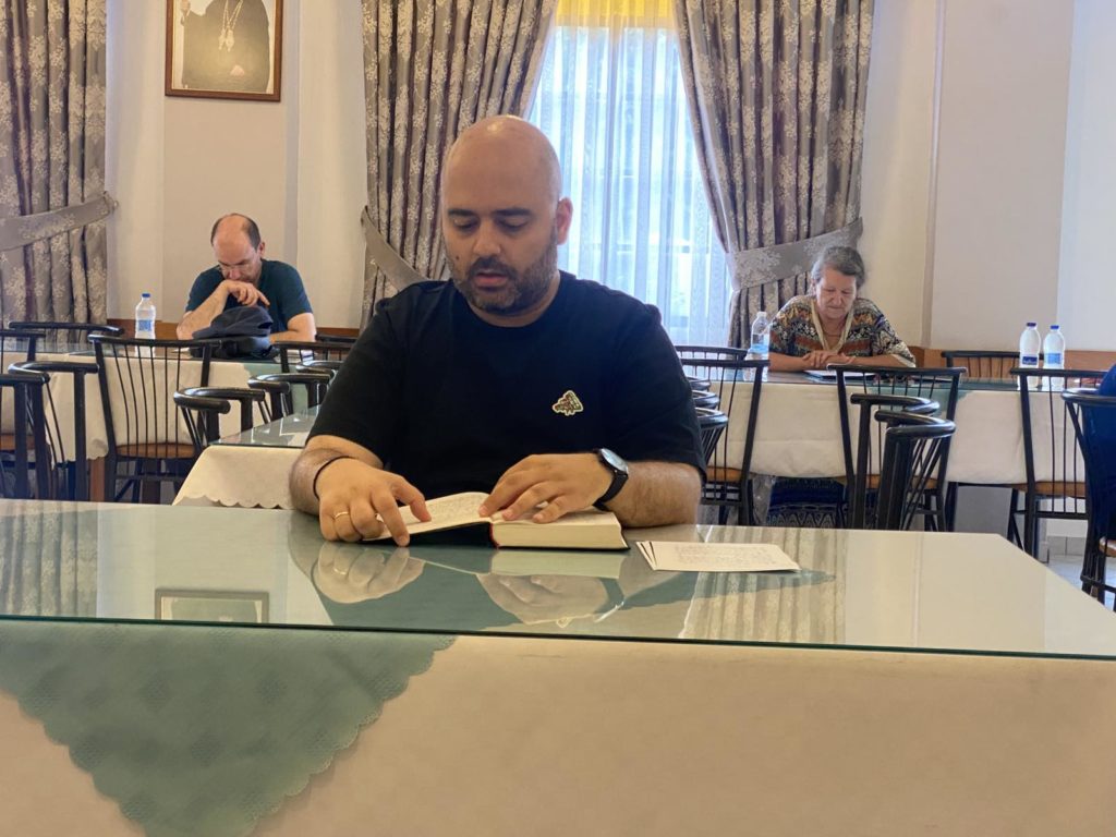 Απολυτήριες εξετάσεις στη Σχολή Βυζαντινής Μουσικής της Μητρόπολης Μαρωνείας - μια φωτογραφία 5
