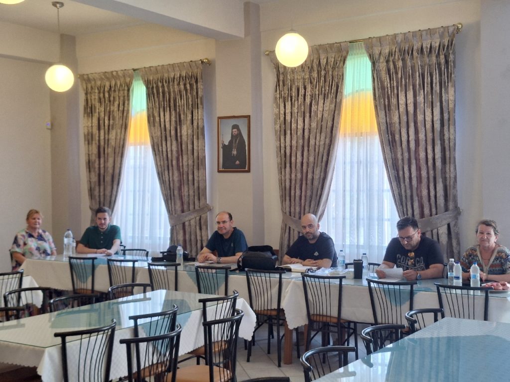 Απολυτήριες εξετάσεις στη Σχολή Βυζαντινής Μουσικής της Μητρόπολης Μαρωνείας - μια φωτογραφία 6