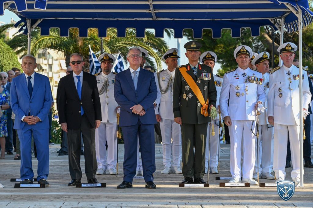 Ο Πειραιώς Σεραφείμ στην ορκωμοσία σημαιοφόρων του Πολεμικού Ναυτικού - μια φωτογραφία 3