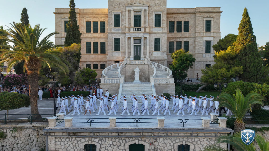 Ο Πειραιώς Σεραφείμ στην ορκωμοσία σημαιοφόρων του Πολεμικού Ναυτικού - μια φωτογραφία 5